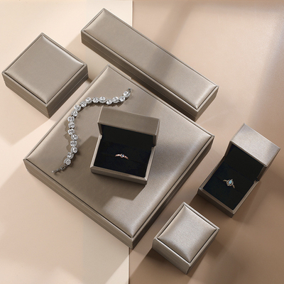Ledernes Schmuckkästchen Ohrring-Armband-lederne Geschenkbox-Halsketten-PUs
